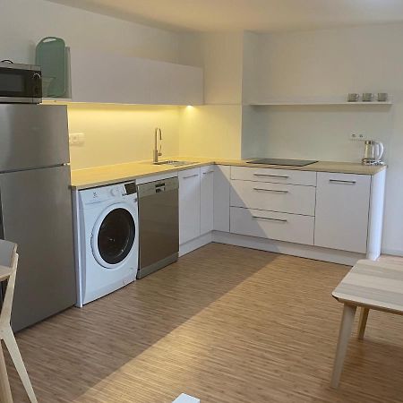 Red Travel Apartment Dvur Kralove nad Labem Ngoại thất bức ảnh