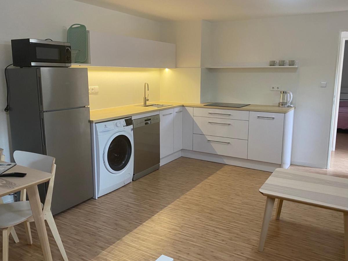 Red Travel Apartment Dvur Kralove nad Labem Ngoại thất bức ảnh