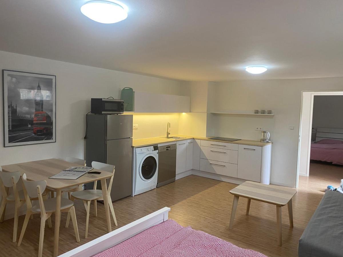 Red Travel Apartment Dvur Kralove nad Labem Ngoại thất bức ảnh