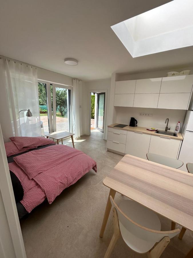 Red Travel Apartment Dvur Kralove nad Labem Ngoại thất bức ảnh